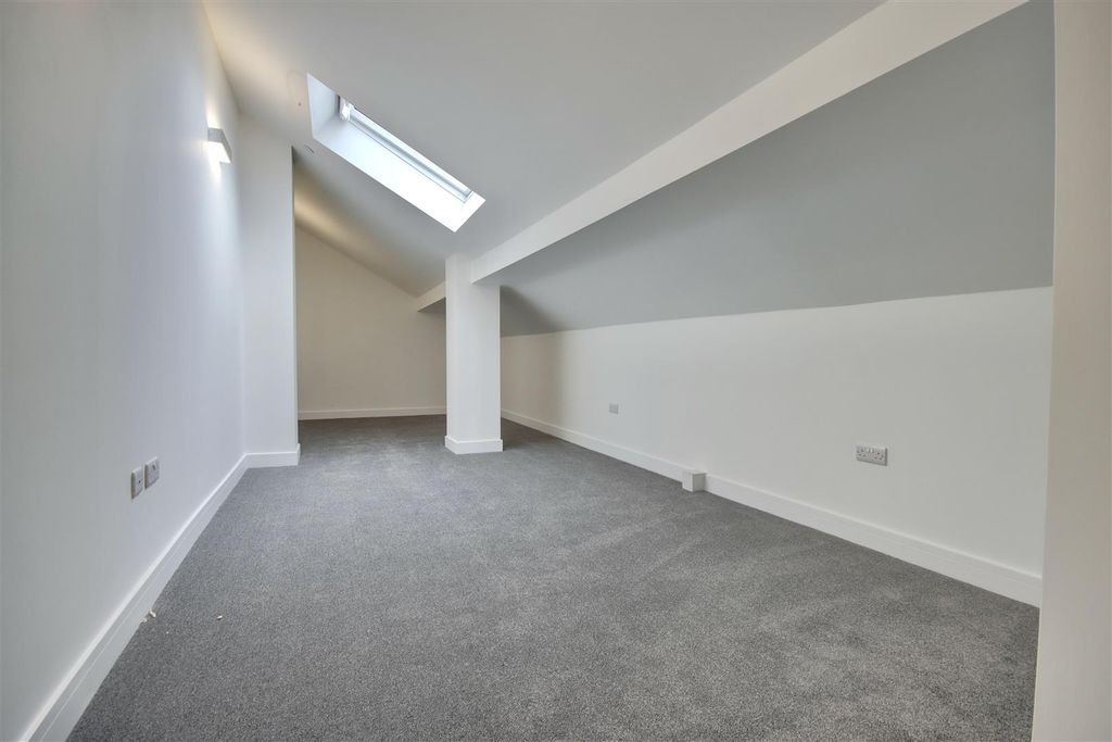 Property photo 3 of 13 7E5Fc0E4-9E66-4Ff7-A951-7Ae777D25F83_1_201_A.Jpeg