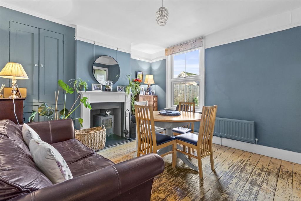 Property photo 3 of 16 299 Amersham Rd, Hp15 7Px-8.Jpg