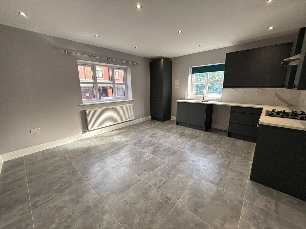 Property photo 3 of 8 Picture No. 10