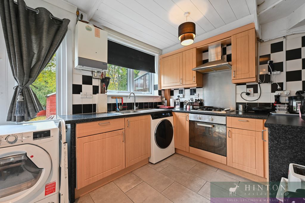 Property photo 3 of 10 7