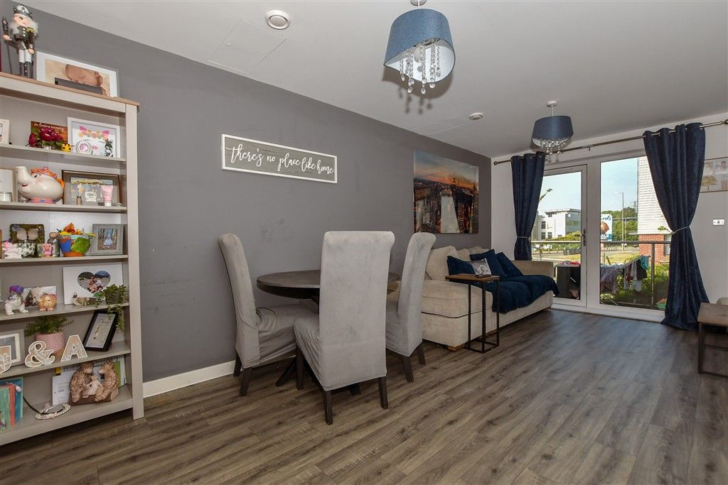 Property photo 3 of 12 Lounge