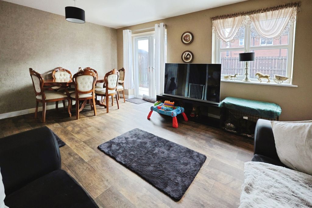 Property photo 2 of 12 Pbox-Img.Jpg