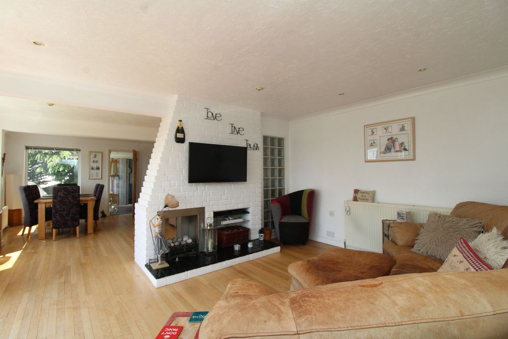 Property photo 2 of 40