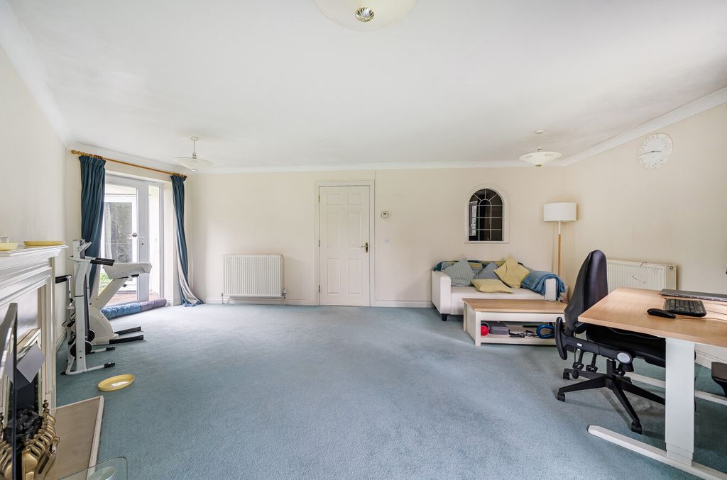 Property photo 3 of 15 1402204-4-698Cbb9...