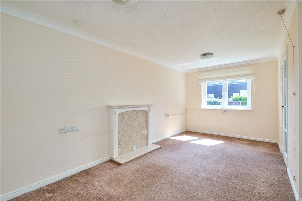 Property photo 3 of 9 Living Room