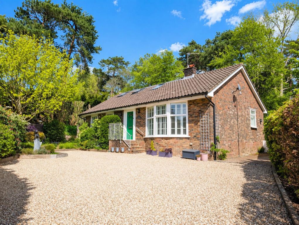 Property photo 1 of 24 17 Eight Bells Close - Front Shot.Jpg