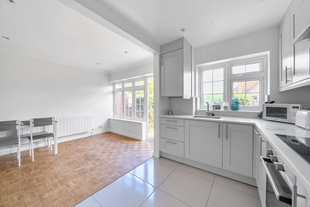 Property photo 3 of 16 1348086-20-68B98F...