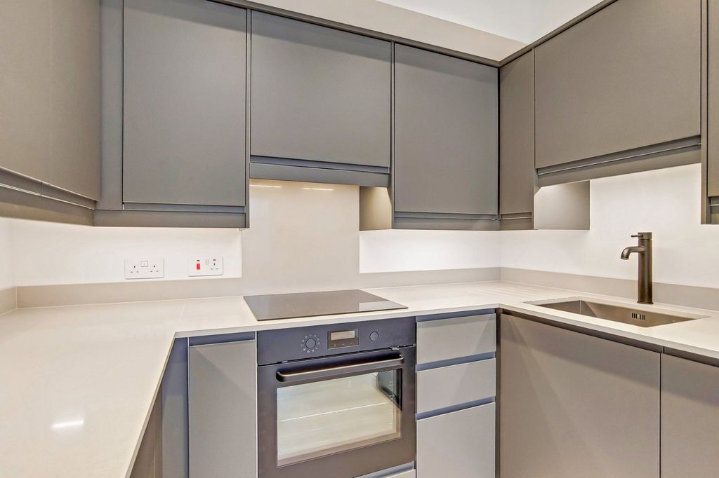 Property photo 2 of 6 Kitchen