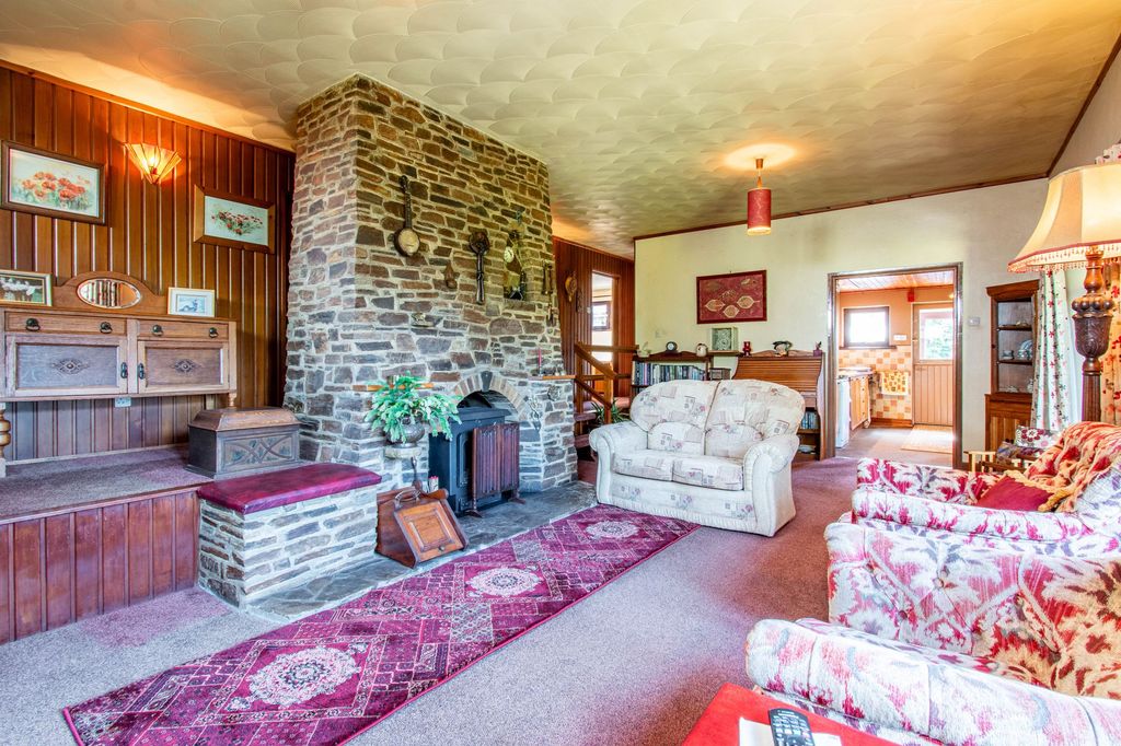 Property photo 2 of 27