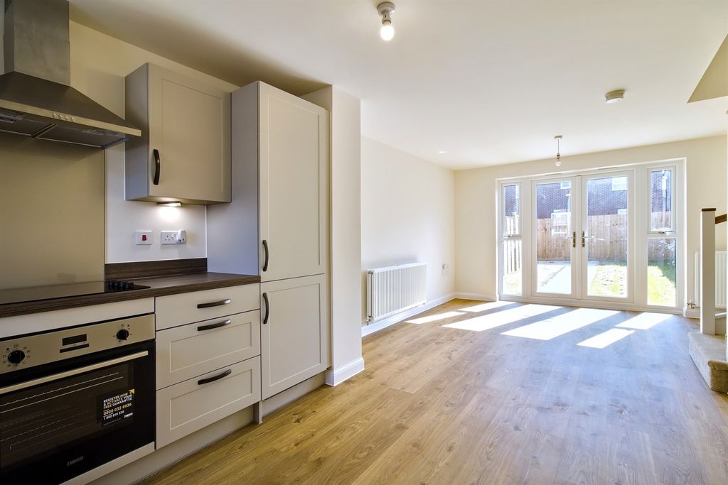 Property photo 3 of 13 Kitchen