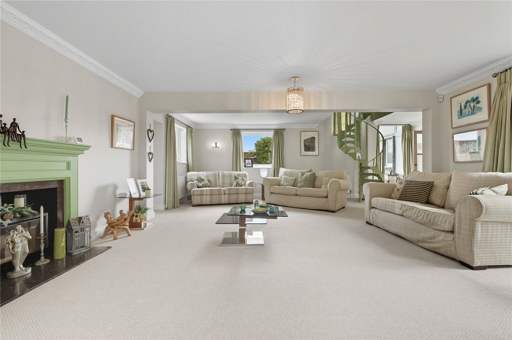Property photo 2 of 20 Drawing Room