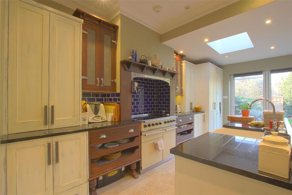 Property photo 2 of 13