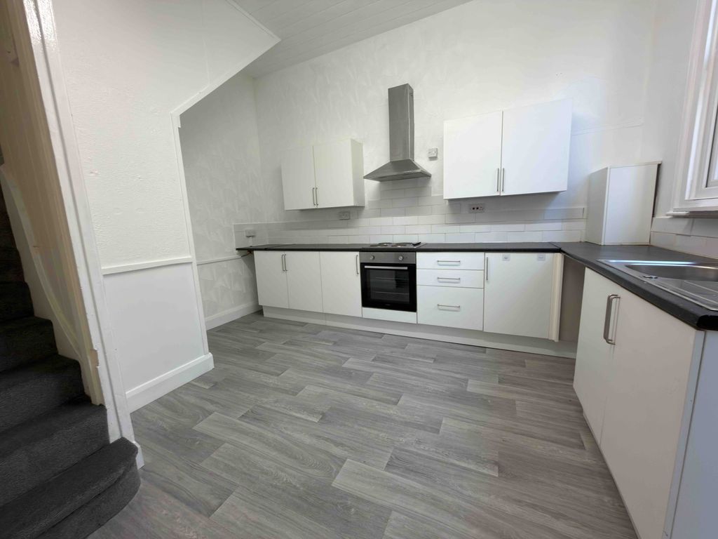 Property photo 2 of 14 Kitchen
