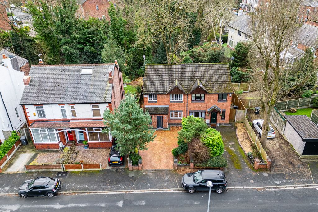 Property photo 2 of 31