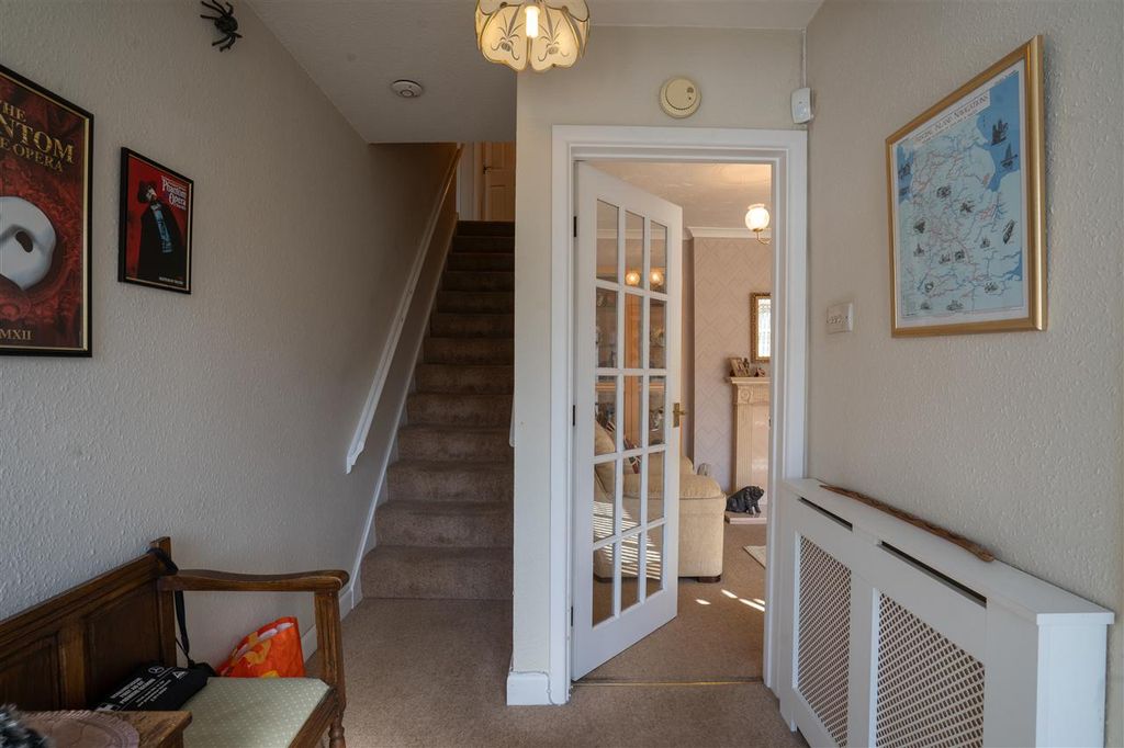 Property photo 3 of 22 Entrance Hallway