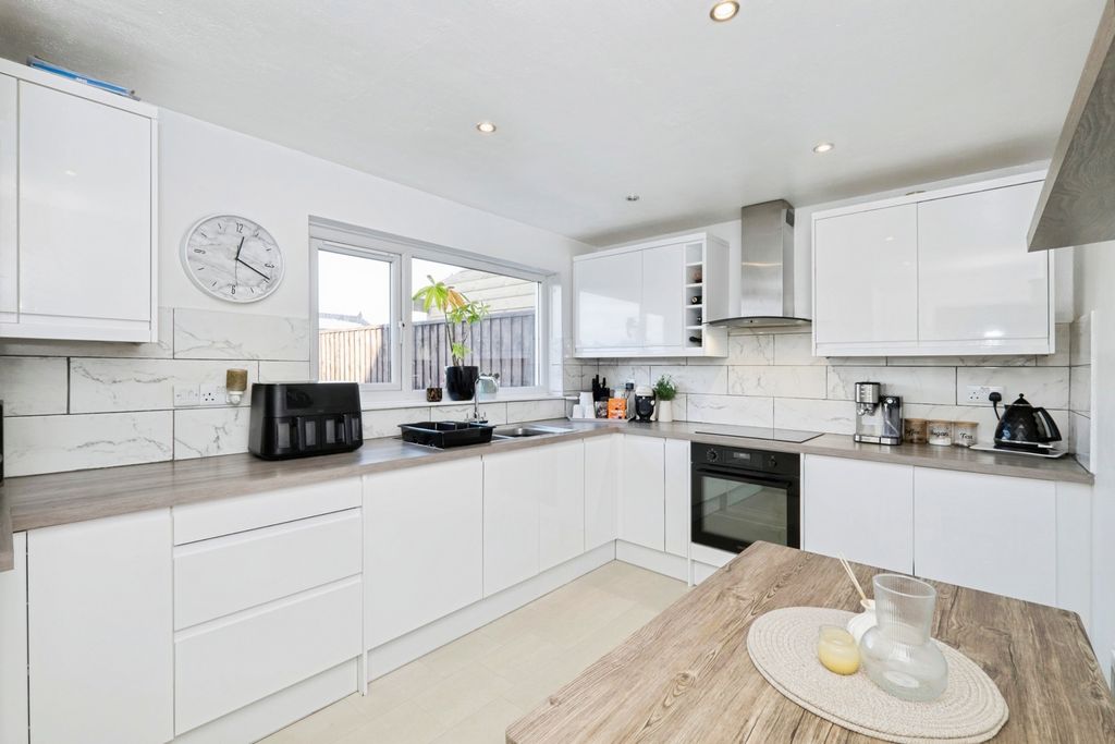 Property photo 3 of 14 Pbox-Img.Jpg