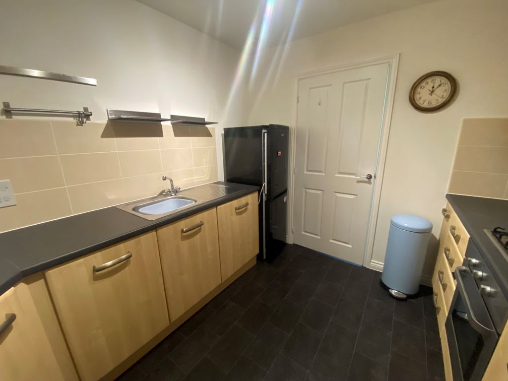 Property photo 3 of 11 Kitchen 2