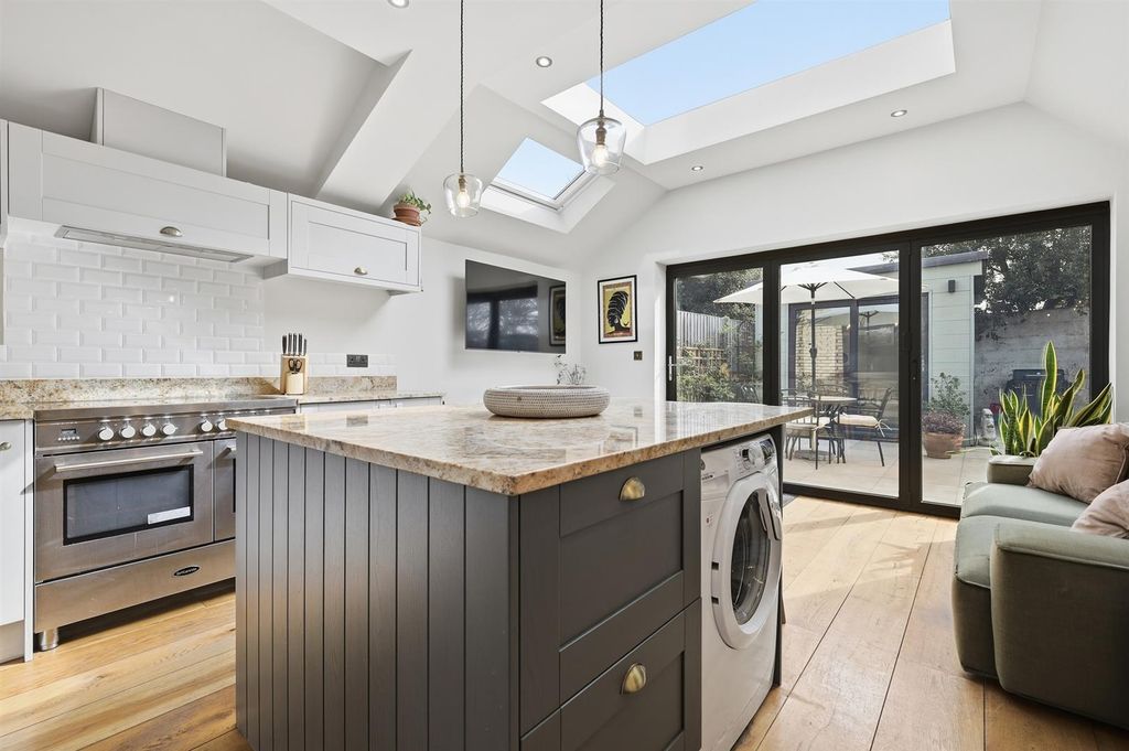 Property photo 2 of 33 15