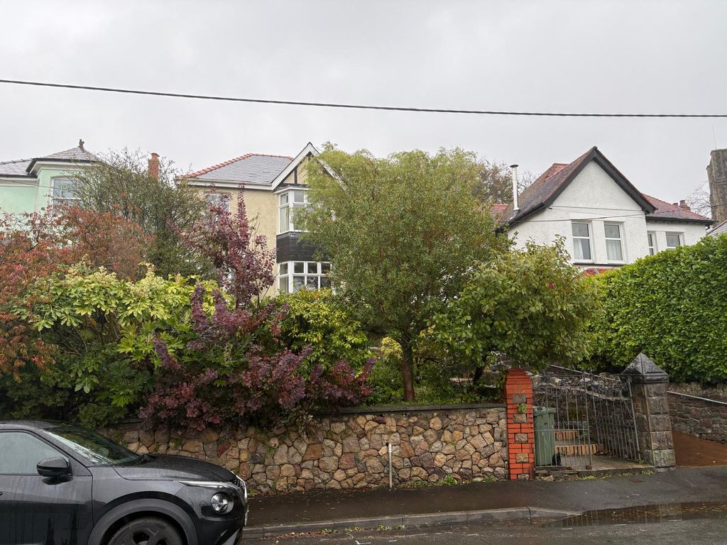 Property photo 2 of 26