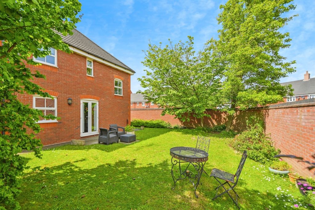 Property photo 2 of 16 Garden: