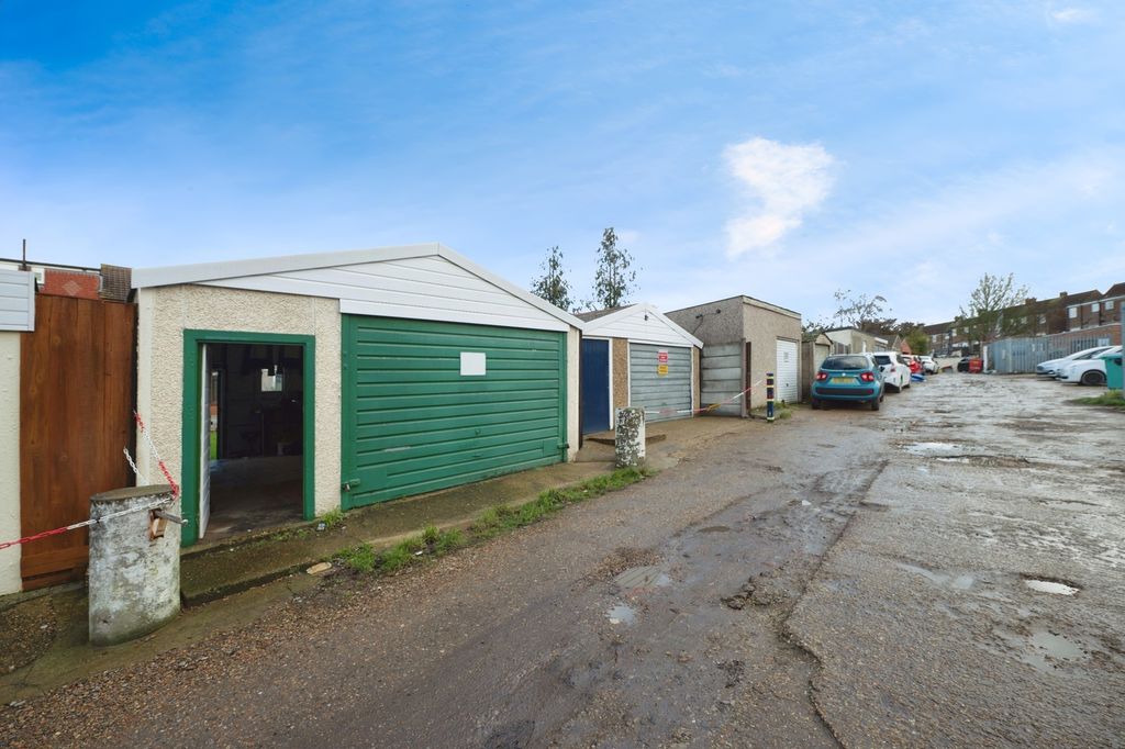 Property photo 2 of 15 Pbox-Img.Jpg