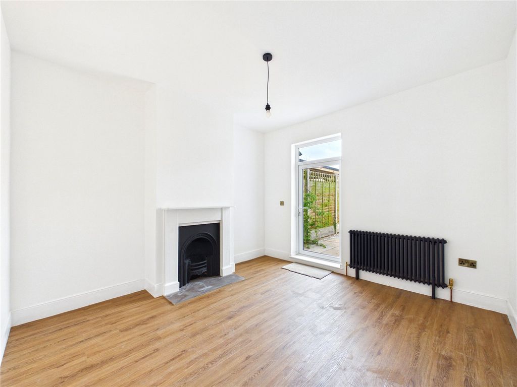Property photo 3 of 14 Picture No. 11