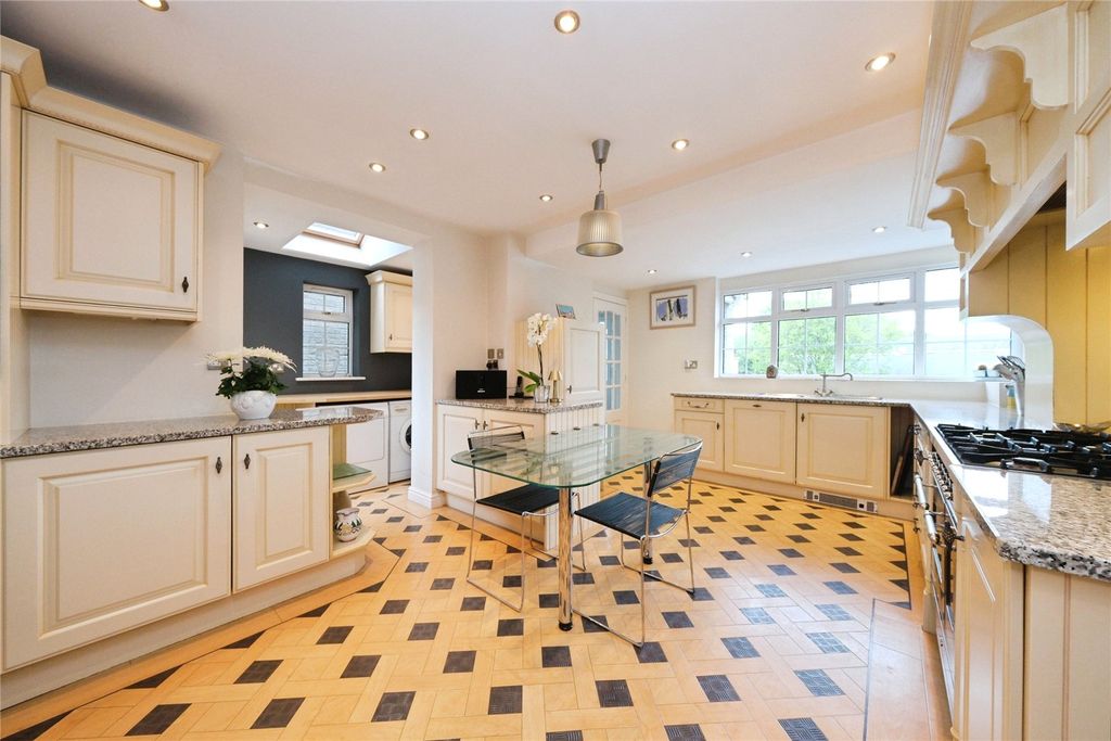 Property photo 2 of 31 Picture No. 32