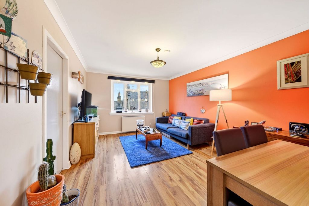 Property photo 2 of 30 Lounge/Dining