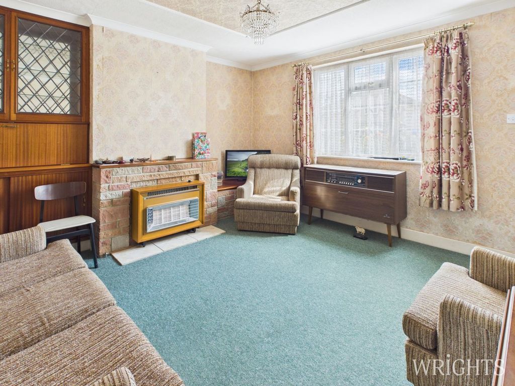 Property photo 2 of 11 Living Room