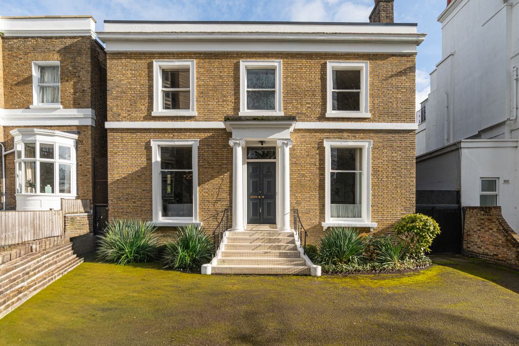 Property photo 1 of 17