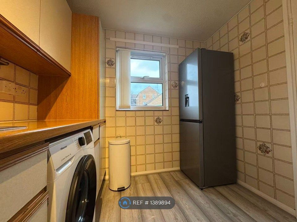 Property photo 3 of 7 Kitchen