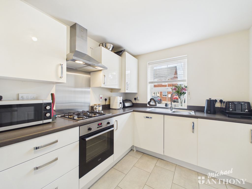 Property photo 3 of 16 Kitchen