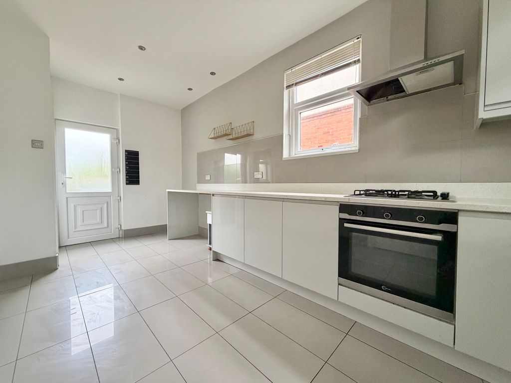 Property photo 2 of 9 Kitchen