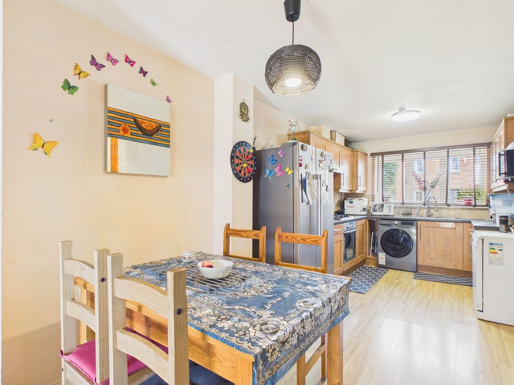 Property photo 3 of 14 Dining Kitchen