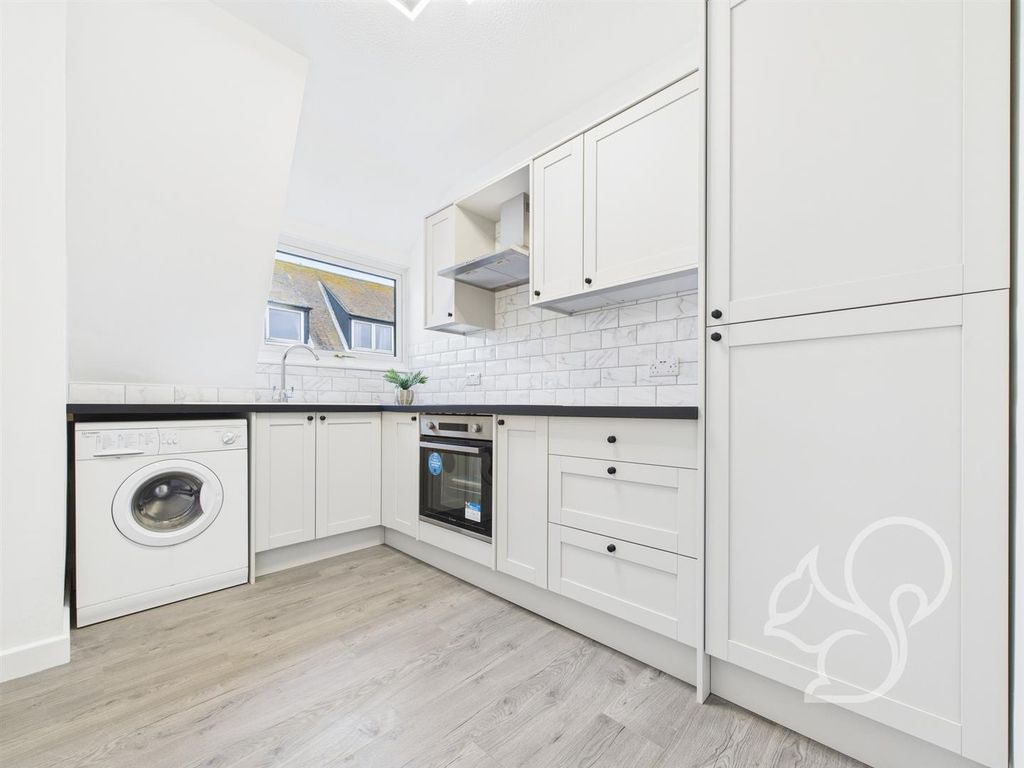 Property photo 2 of 12 Kitchen