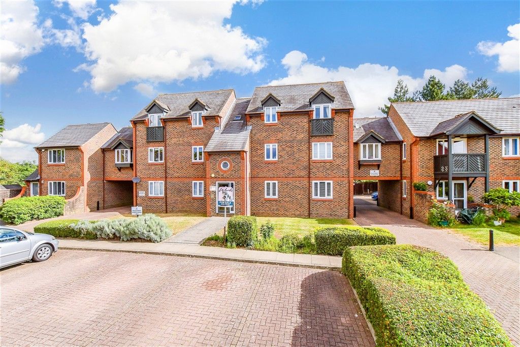 Property photo 3 of 18 External (Brochure) ;