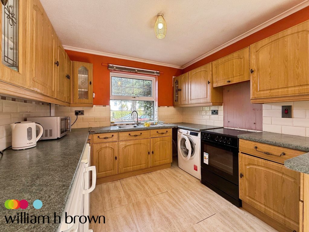 Property photo 2 of 14 Kitchen