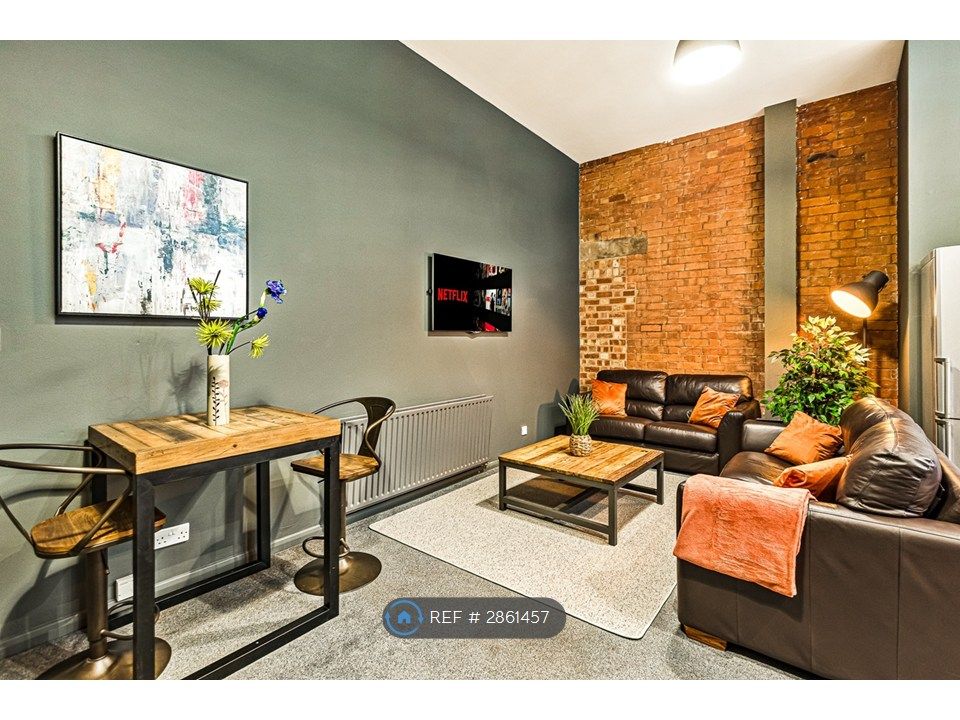 Property photo 3 of 35 Living Room