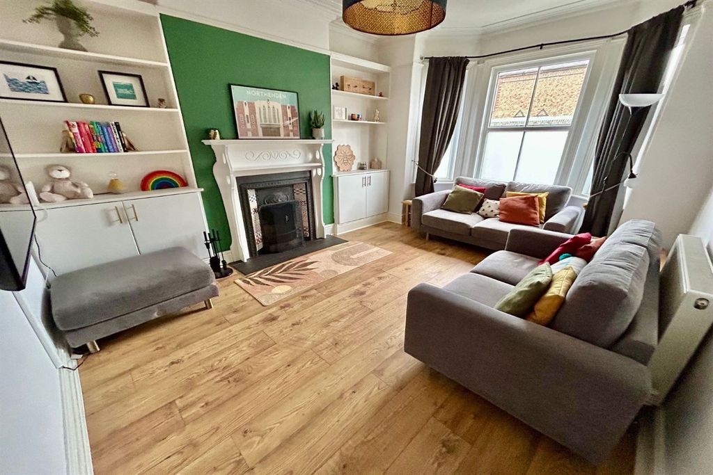 Property photo 2 of 27 Living Room