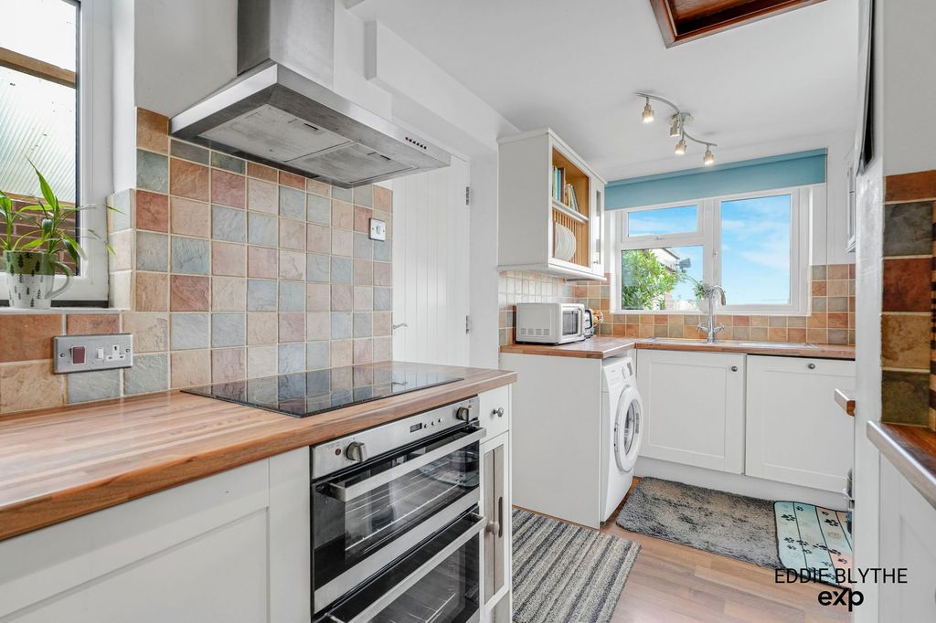 Property photo 3 of 25