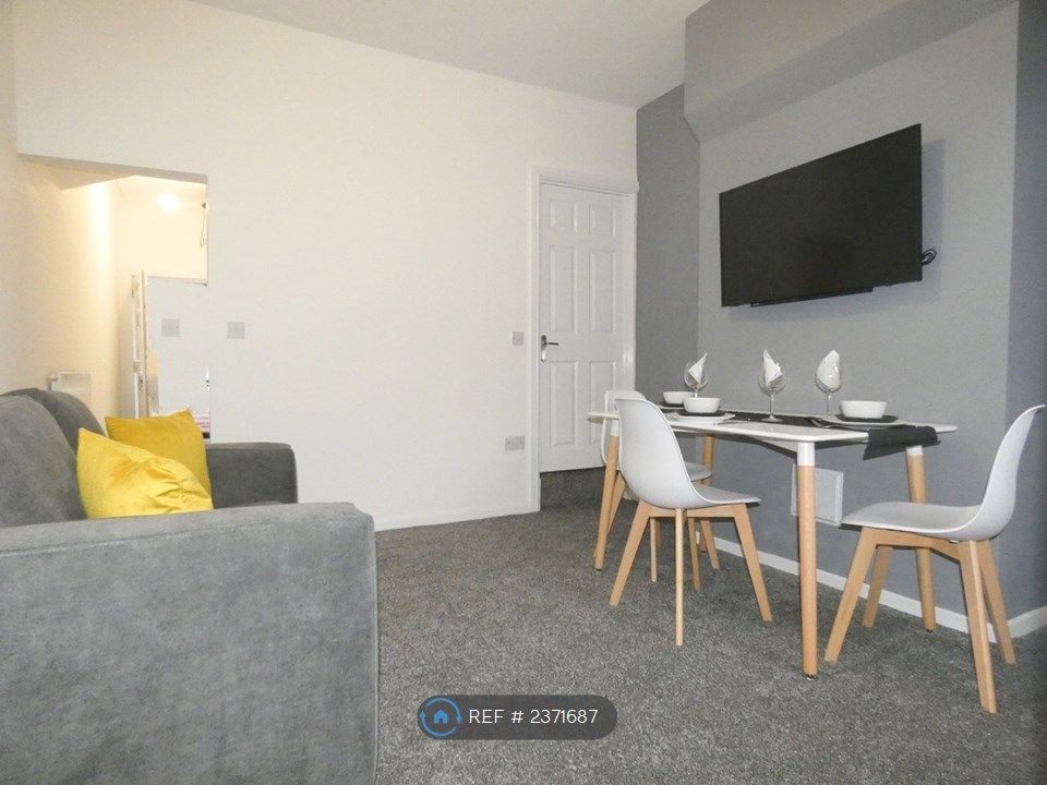 Property photo 2 of 8 Living Room
