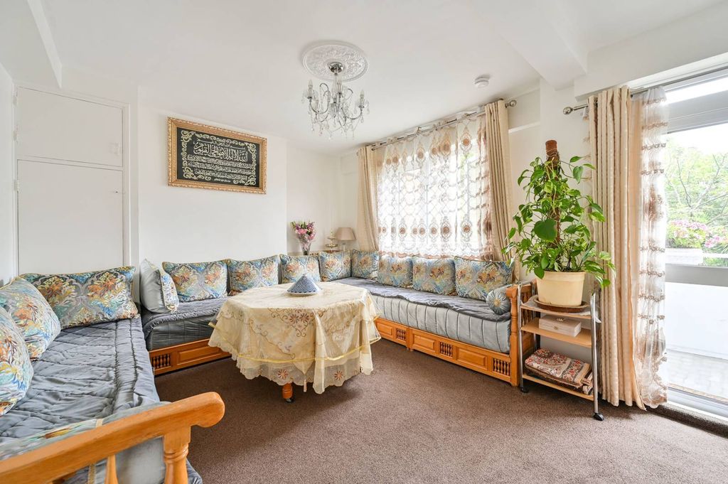 Property photo 2 of 8
