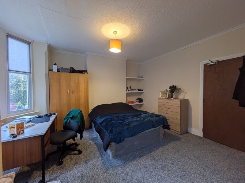 Property photo 1 of 10 Photo 5