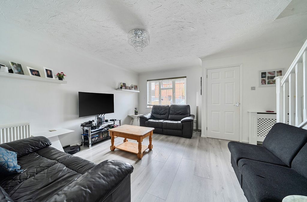 Property photo 2 of 13 1430121-7-69Cb9c2...