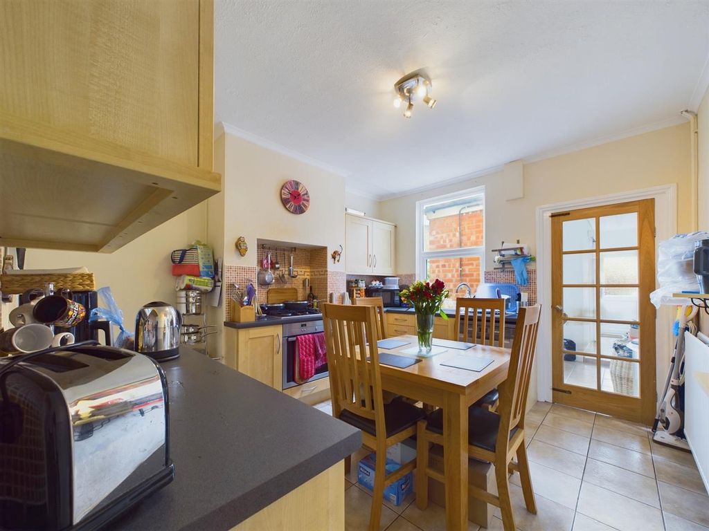Property photo 3 of 10 Kitchen Diner