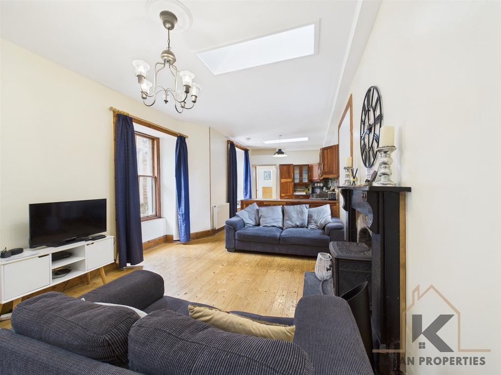 Property photo 3 of 12