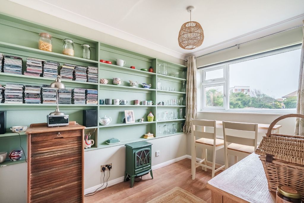 Property photo 3 of 22 4889355