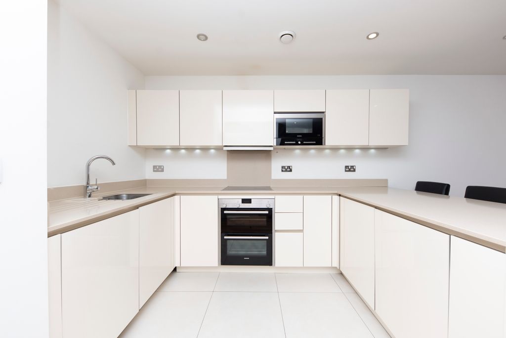 Property photo 3 of 9 Kitchen