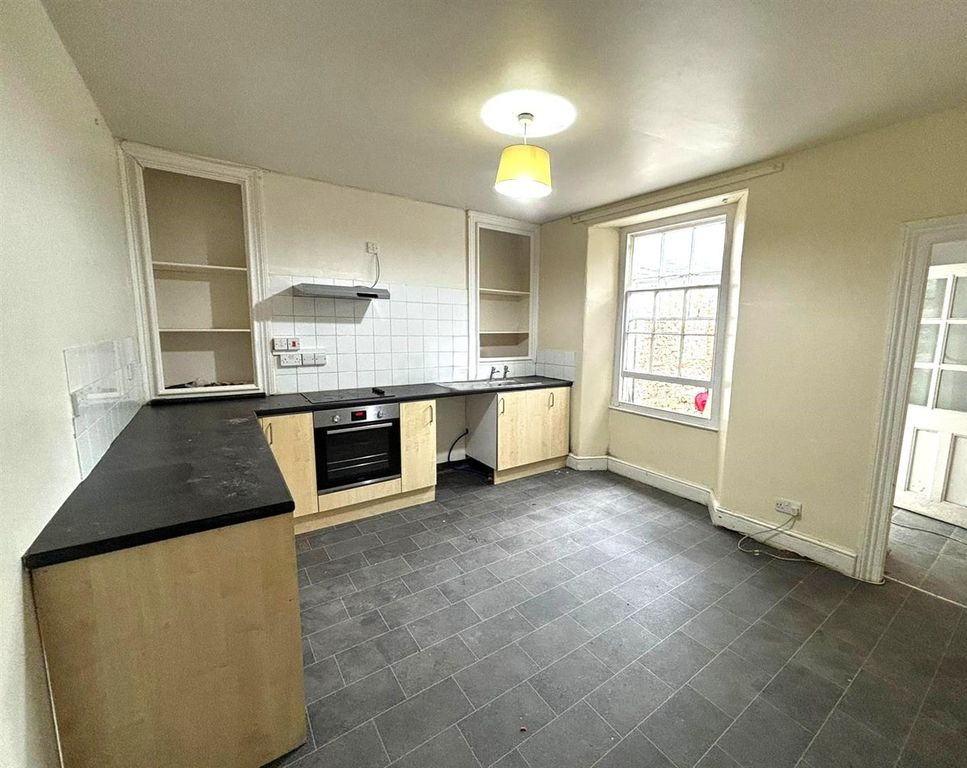 Property photo 3 of 9 Kitchen  .Jpg