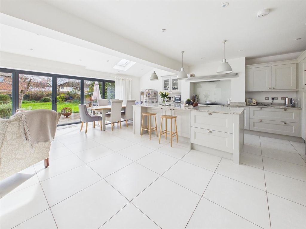 Property photo 2 of 26